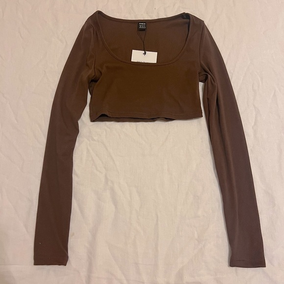 SHEIN Slim Fit Crop Top - Picture 2 of 3